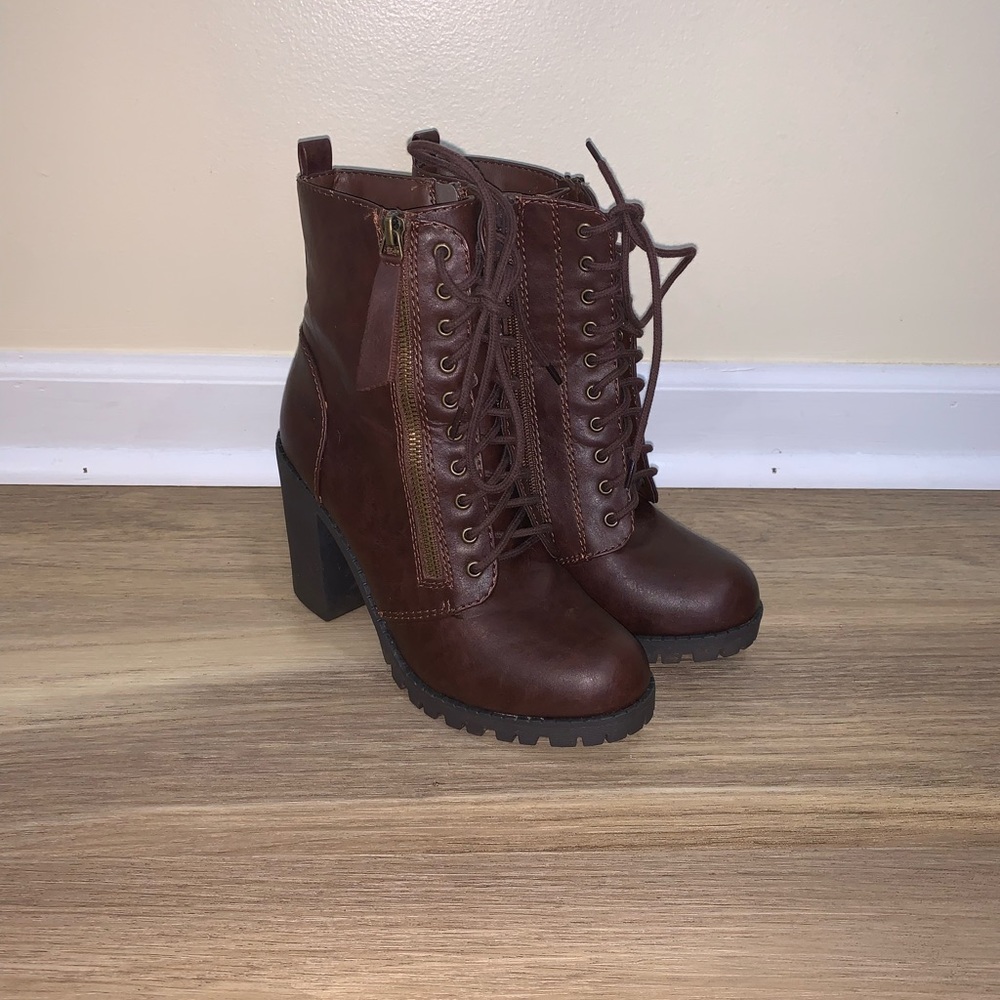 Soda Boots Size 7.5